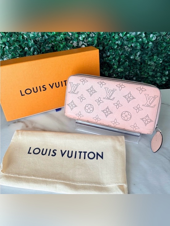Louis Vuitton Handbags - Louis Vuitton Pink Mahina Monogram Zipped Continental Wallet Authentic